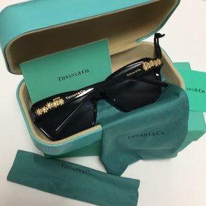 ❌SOLD ❌NEW TIFFANY&CO CAT-EYE SUNGLASSES 🕶